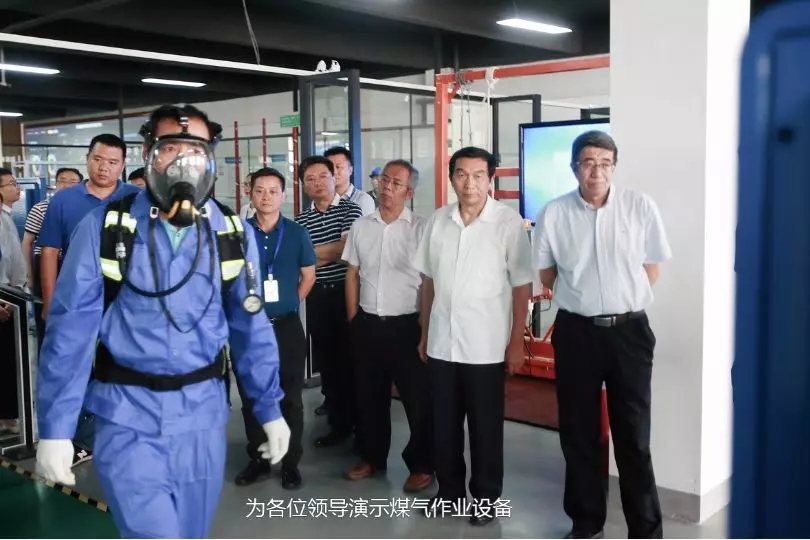 應急管理部培訓中心及省廳領(lǐng)導考察騰亞科技特種作業(yè)研發(fā)基地
